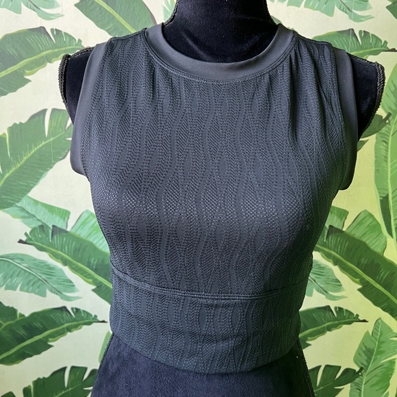 Sage Collective Black sleeveless cropped tank athletic top Size M - Picture 1 of 5